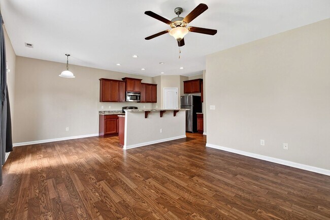 Building Photo - 4490 Middletown Dr