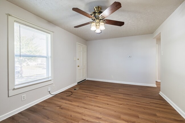 Building Photo - 1018 Navaho Pl