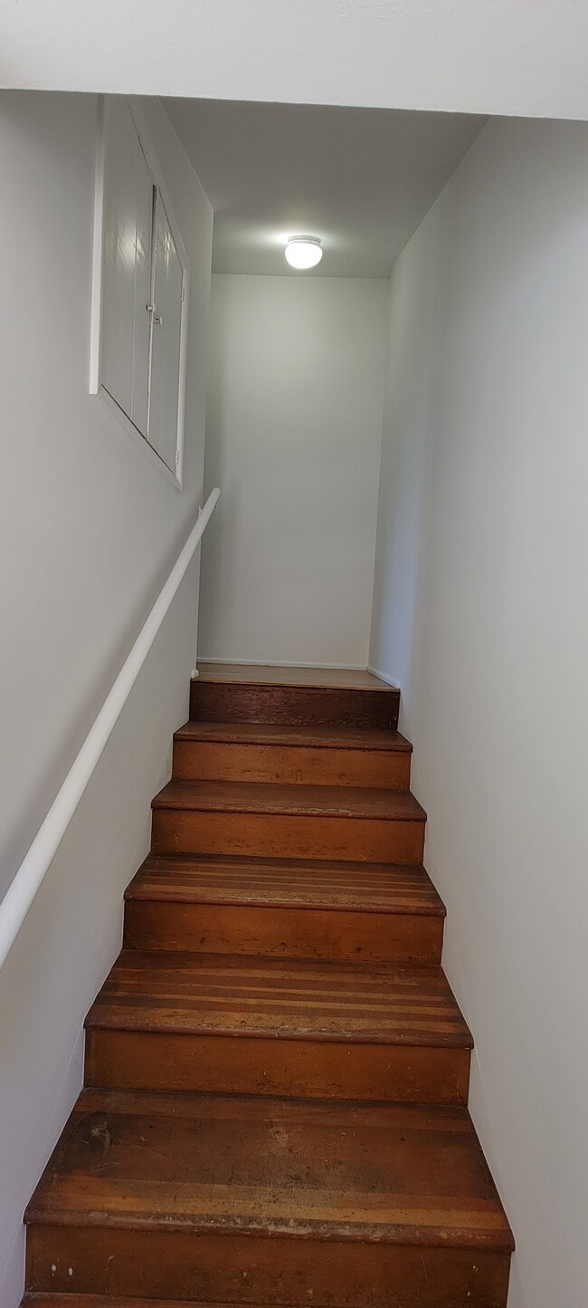 Building Photo - 661 Warner Ave