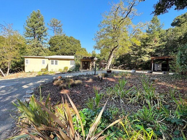 Building Photo - 225 Lindenbrook Rd