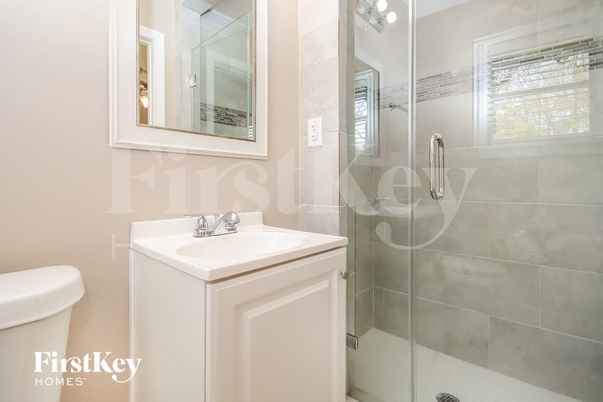 Building Photo - 1204 Trenton Ln