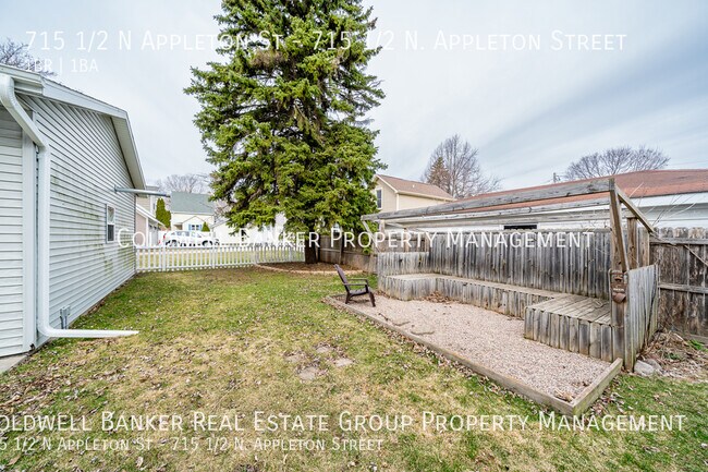 Building Photo - 715 N Appleton St