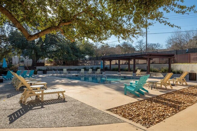 Building Photo - 2905 Saville Loop