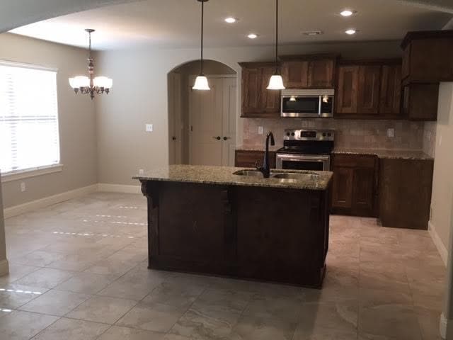 Building Photo - 2905 SW Tanglewood Ave