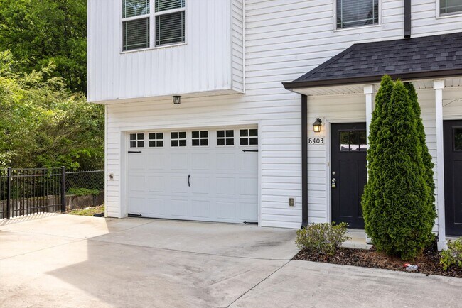 Building Photo - 8403 Brookmoor Ln