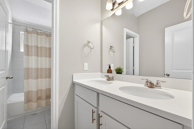 Building Photo - 31218 Pinebrook Falls Ln