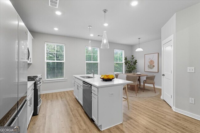 Building Photo - 2030 Main St NW