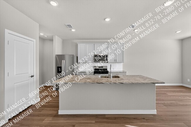 Building Photo - 2405 Nicole Dr