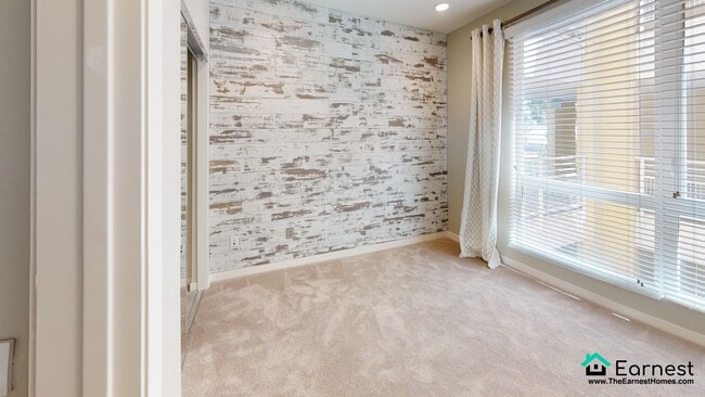 Building Photo - 2 + 2 Modern Condo in Prime Warner Center ...