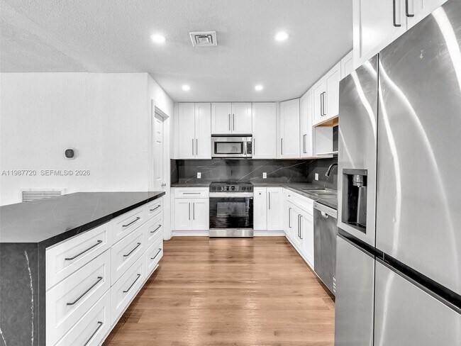 Building Photo - 3193 Taft St