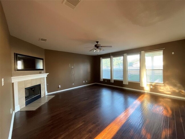 Building Photo - 4427 Meadowside Ln
