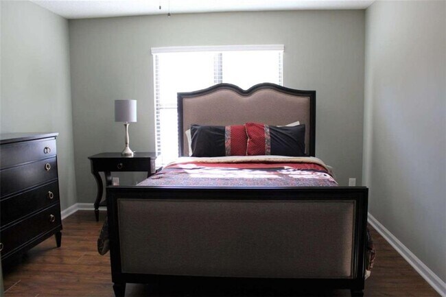 Building Photo - 1068 Falling Water Dr