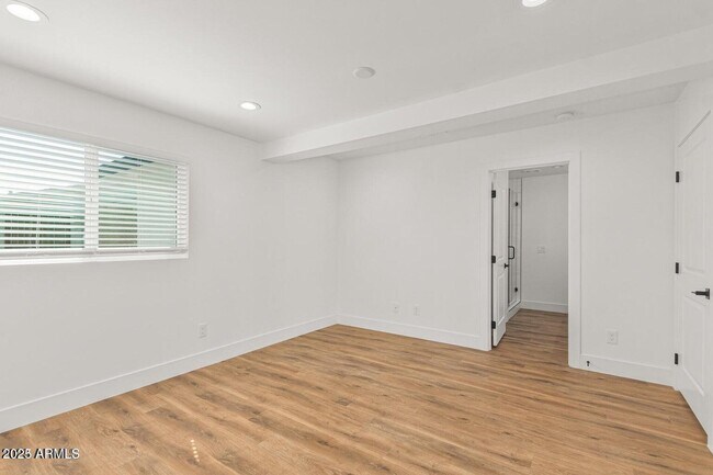 Building Photo - 3016 E Turney Ave