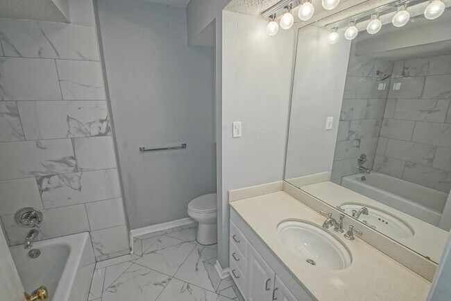 Building Photo - 31 Antigua Dr