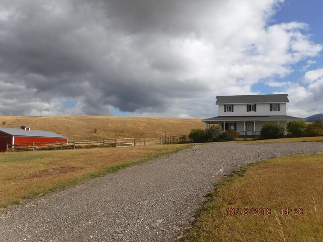 Building Photo - Gorgeous Home on 20 Acres- Horses Welcome!