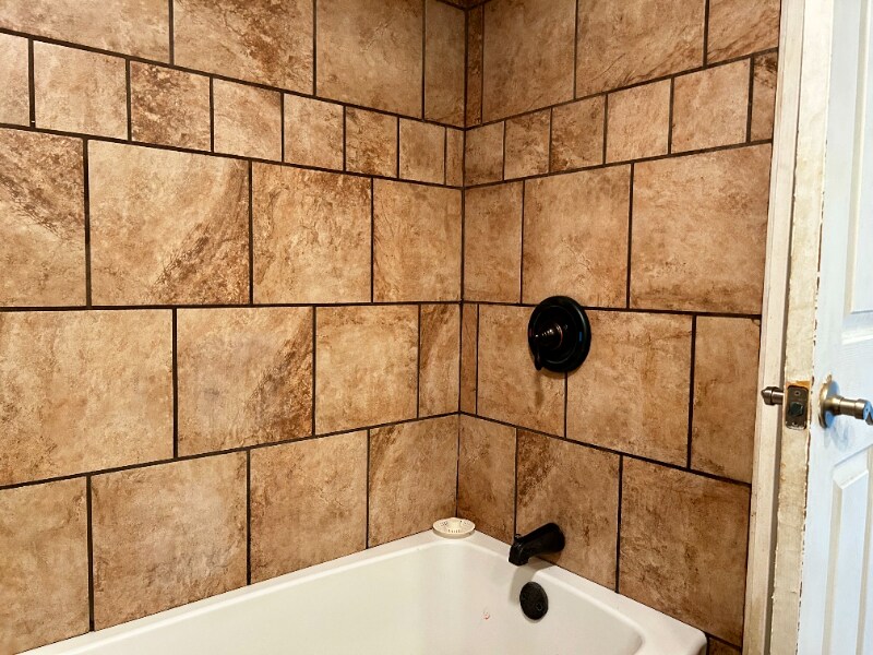 Building Photo - 305 Greenbriar St