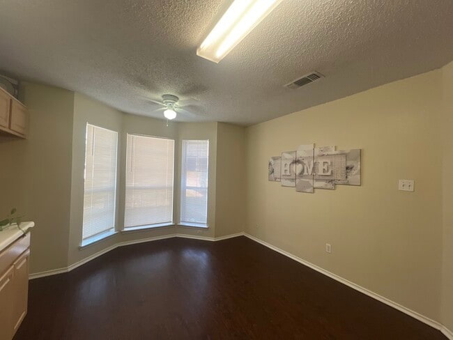 Building Photo - COZY 3/2/2 Fort Worth Home