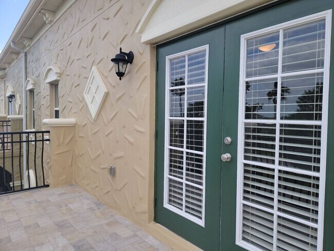 Building Photo - 4/2.5 TOWNHOME VILLA in Waterstone-Davenpo...