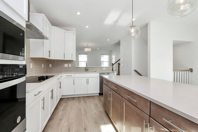 Building Photo - Stunning New Construction Townhome for Rent in Ballantyne