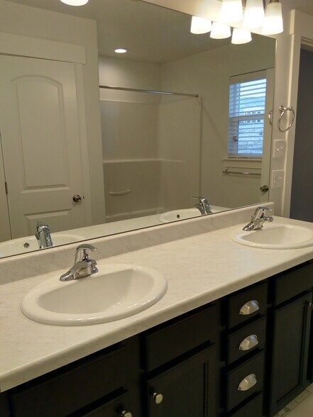Master bathroom double vanity - 14576 S Quiet Shade Drive