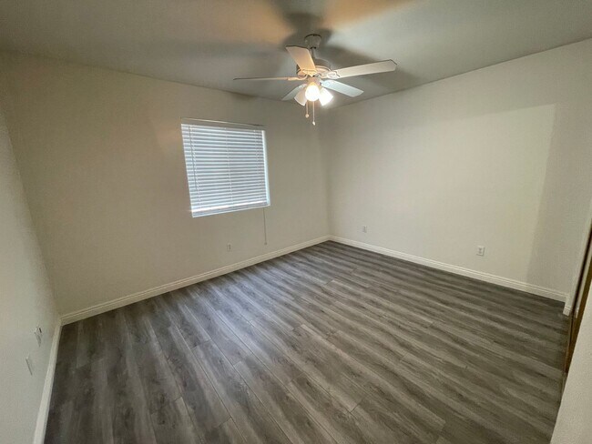 Building Photo - Charming Three Bedrooms, 2 Bathrooms Home ...