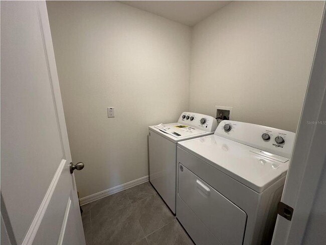 Building Photo - 16680 SW 30th Avenue Rd