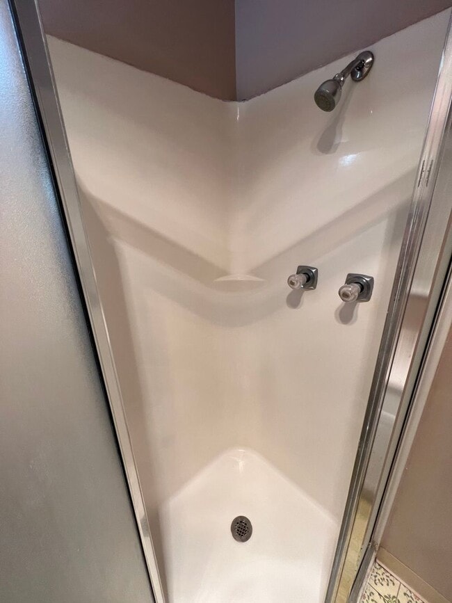 Building Photo - 3 Bed 2 Bath House with Attached 2 Car Garage & Trailer Parking