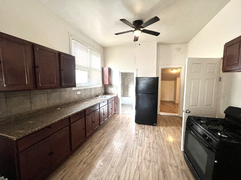 Building Photo - 5248 S Wells St