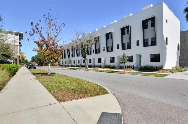 Building Photo - 401 N Oregon Ave