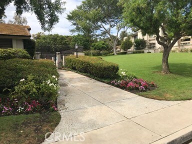 Building Photo - 9 Evening Breeze