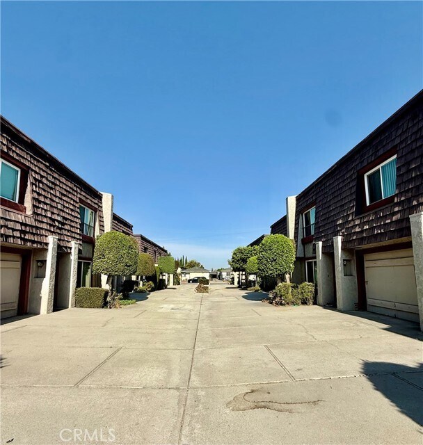 Building Photo - 621 N Alhambra Ave