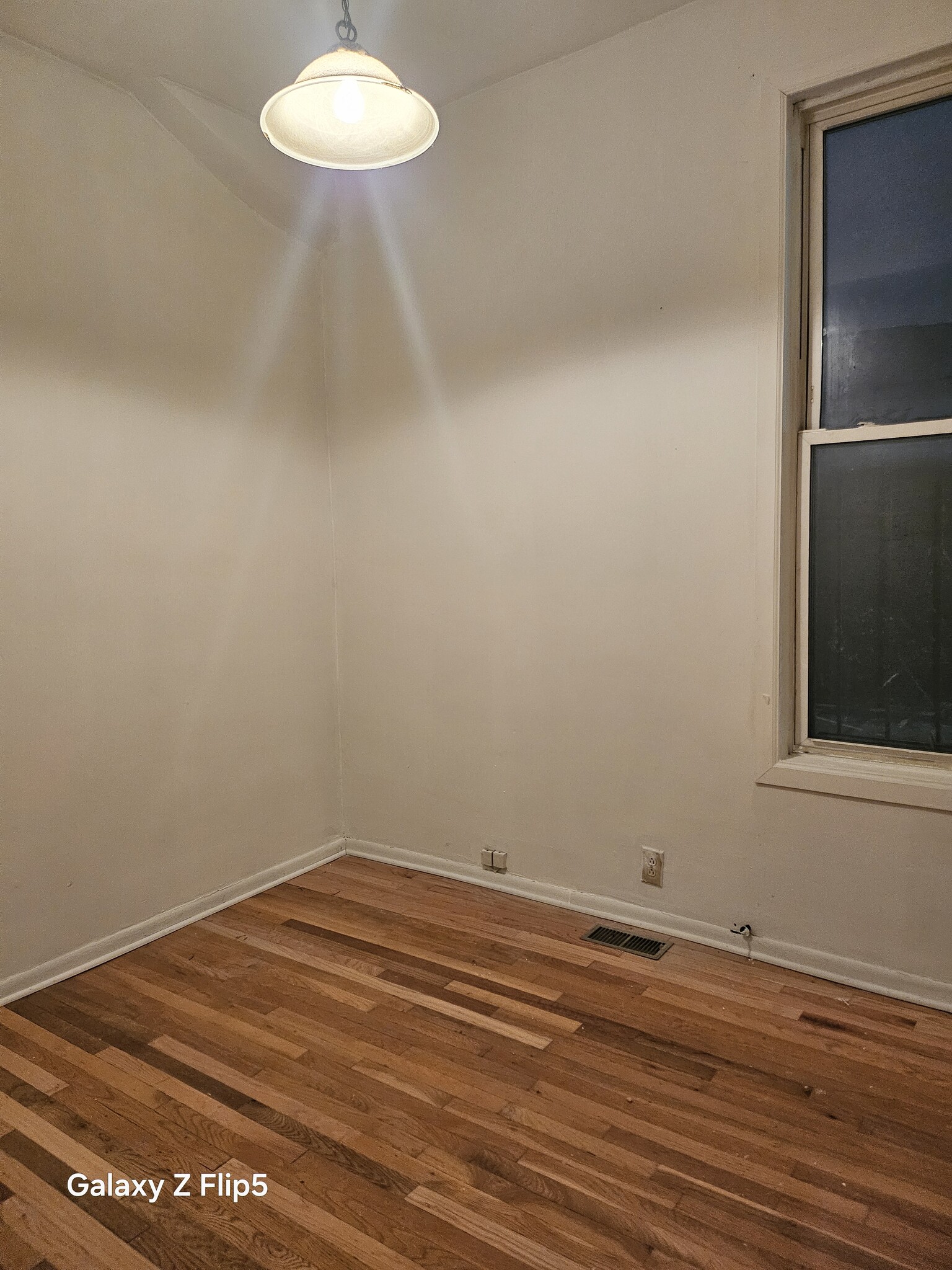 2nd Bedroom - 2417 W Warren Blvd