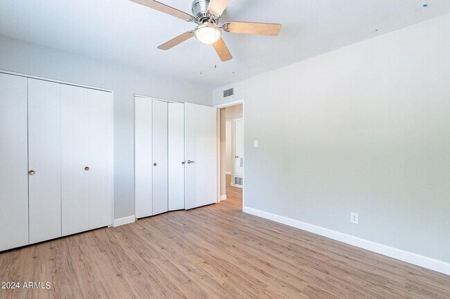 Building Photo - 110 W Seldon Ln