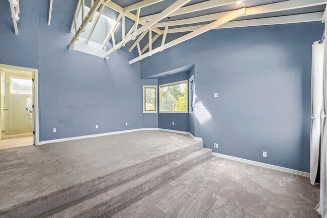 Building Photo - 422 W Raye St