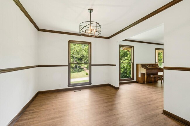 Building Photo - 1972 Sunnyside Dr