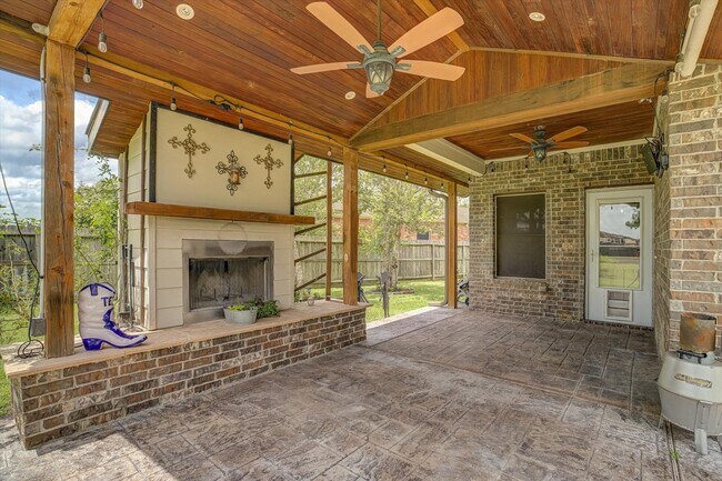 Building Photo - 630 W Newport Bend