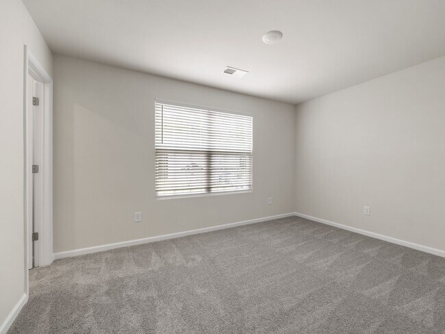 Building Photo - Modern 5BR Home with Quartz Kitchen & Open...