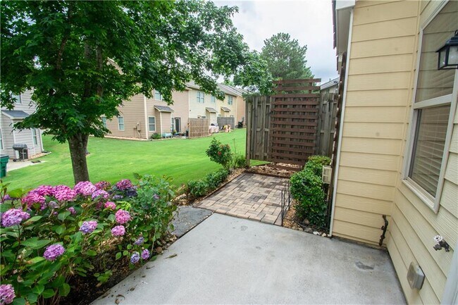 Building Photo - 162 Townview Dr