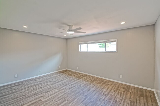 Building Photo - REMODELED, BRIGHT & AIRY 3BR2BA HOME W/ DETACHED GARAGE, CHARMING FRONT PORCH/YARD & HUGE REAR YA...