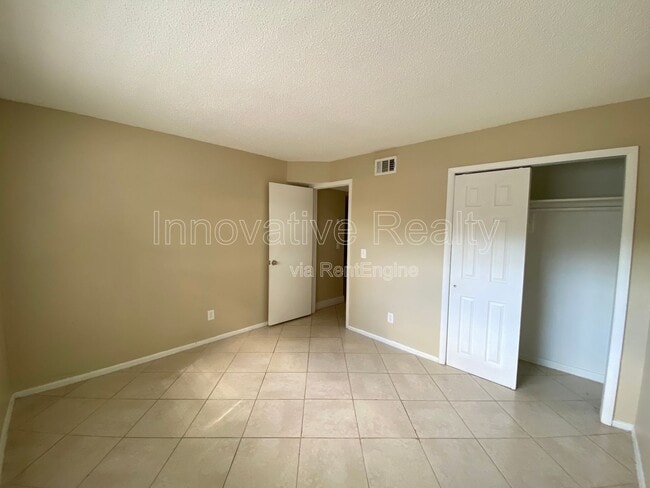 Building Photo - 623 E San Sebastian Ct