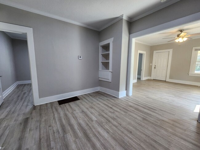Building Photo - Spacious 3-Bedroom, 1-Bathroom Home AVAILA...