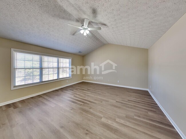 Building Photo - 2410 Greenside Ct