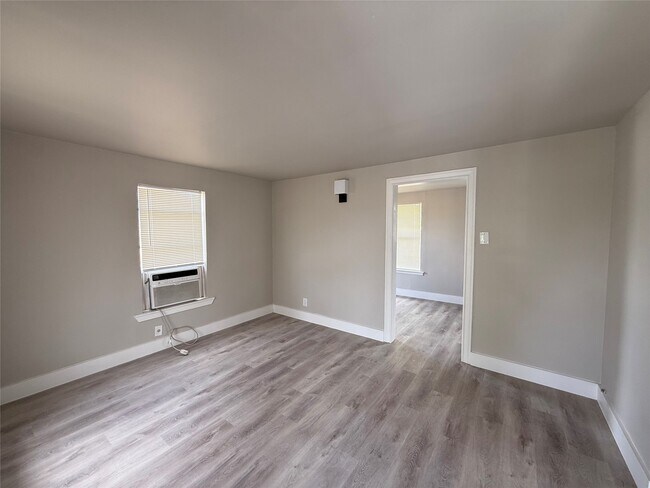 Building Photo - 7002 Corsicana St