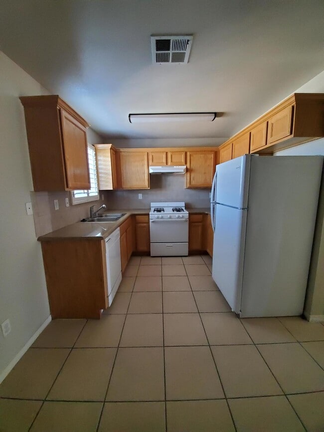 Building Photo - 10021 Railroad Dr