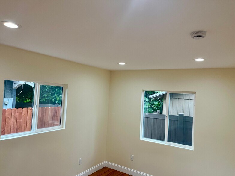 Building Photo - 158 N Canyon Blvd