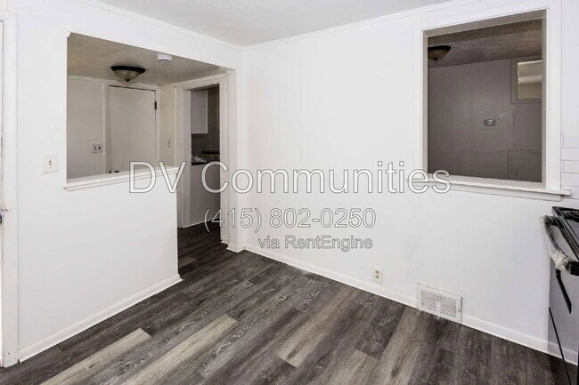Building Photo - 54 E 220th St