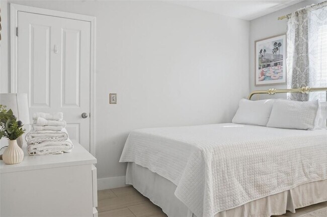 Building Photo - 1408 E Ridgewood St