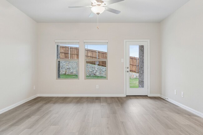 Building Photo - 702 Dotty Dr