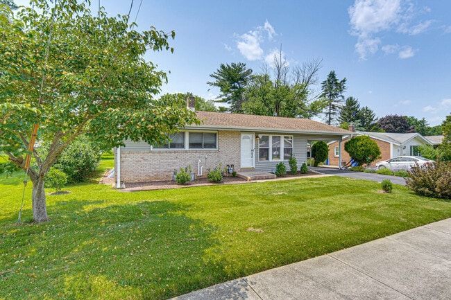 Building Photo - 114 S 36th St