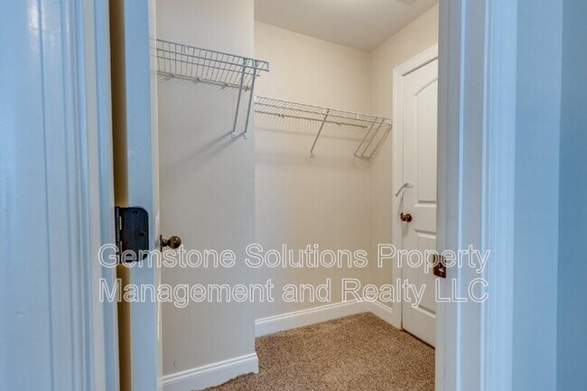 Building Photo - 1634 Earl Ct